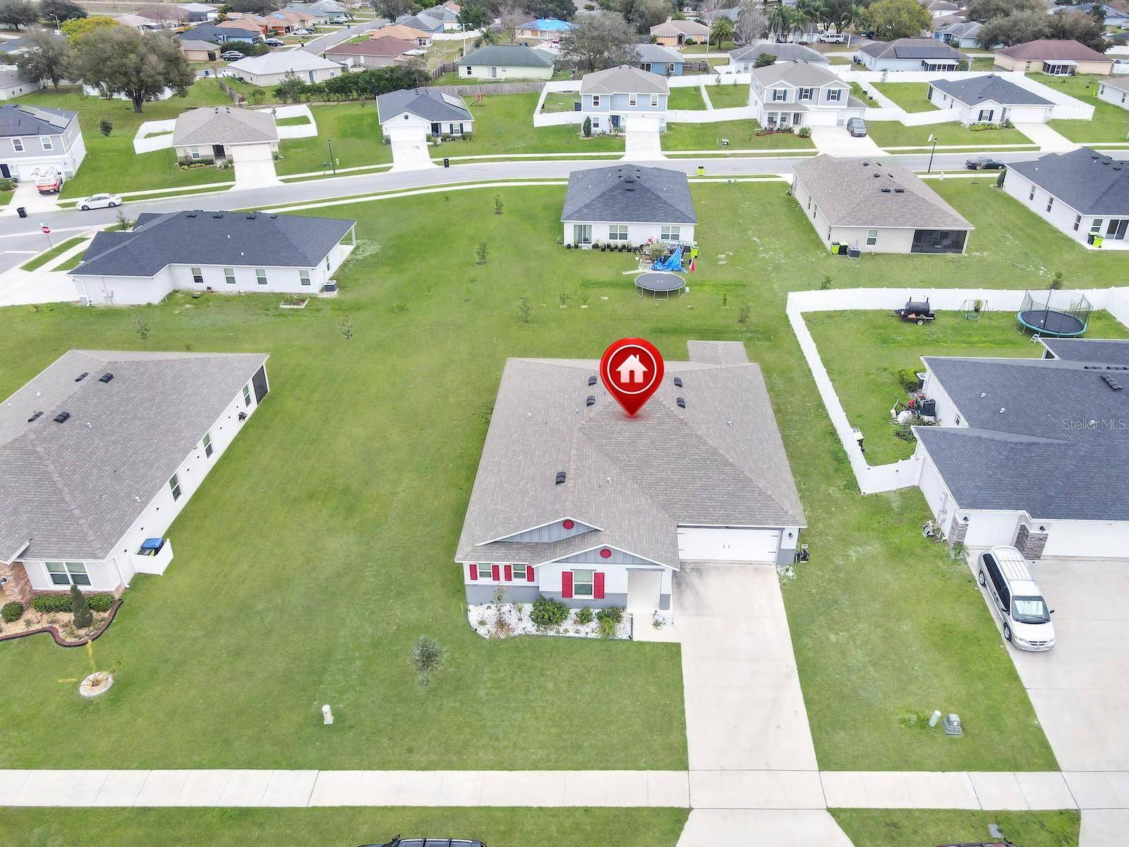 2220 GLADIOLUS LN, Mascotte, FL 34753