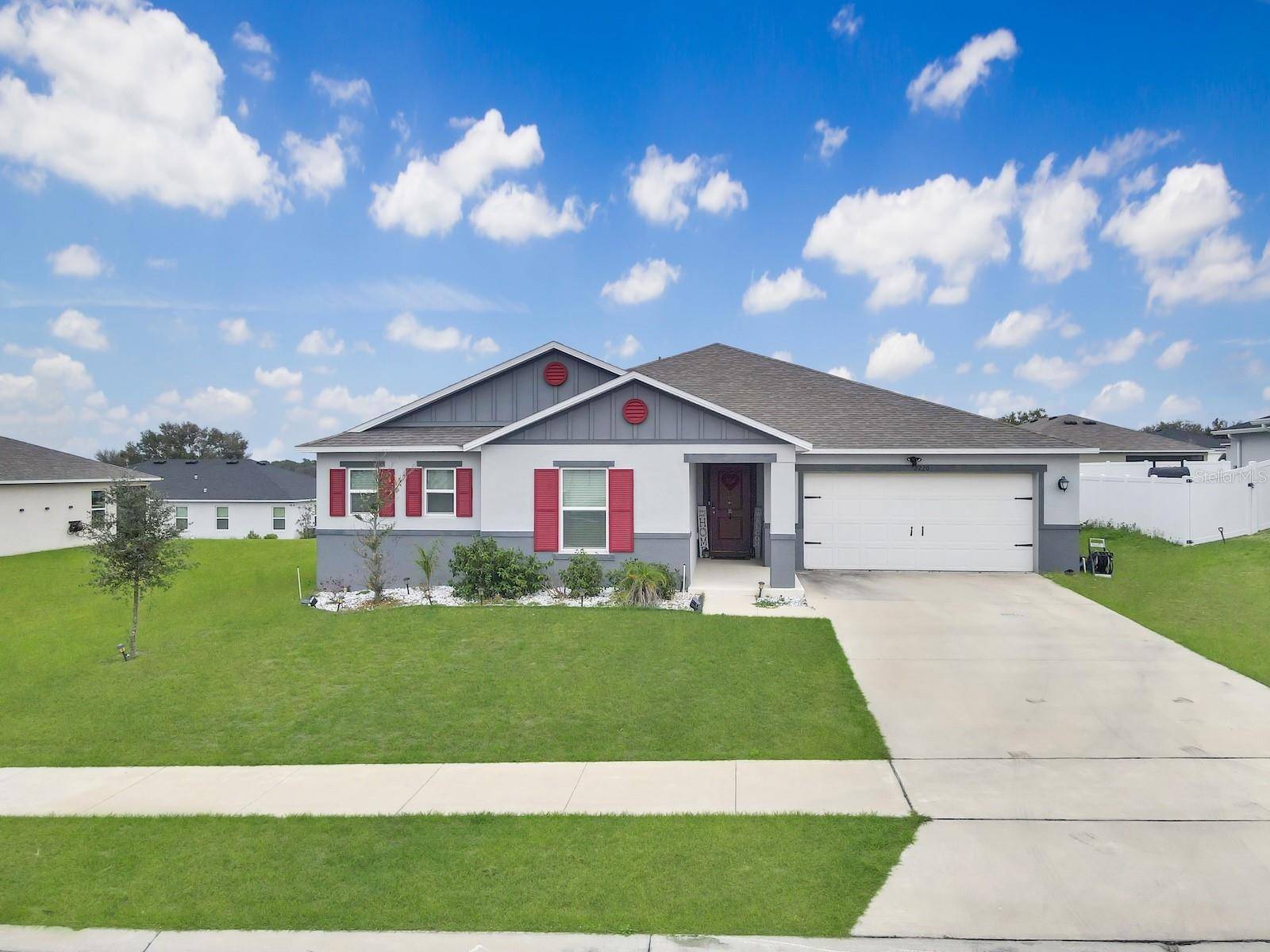 2220 GLADIOLUS LN, Mascotte, FL 34753
