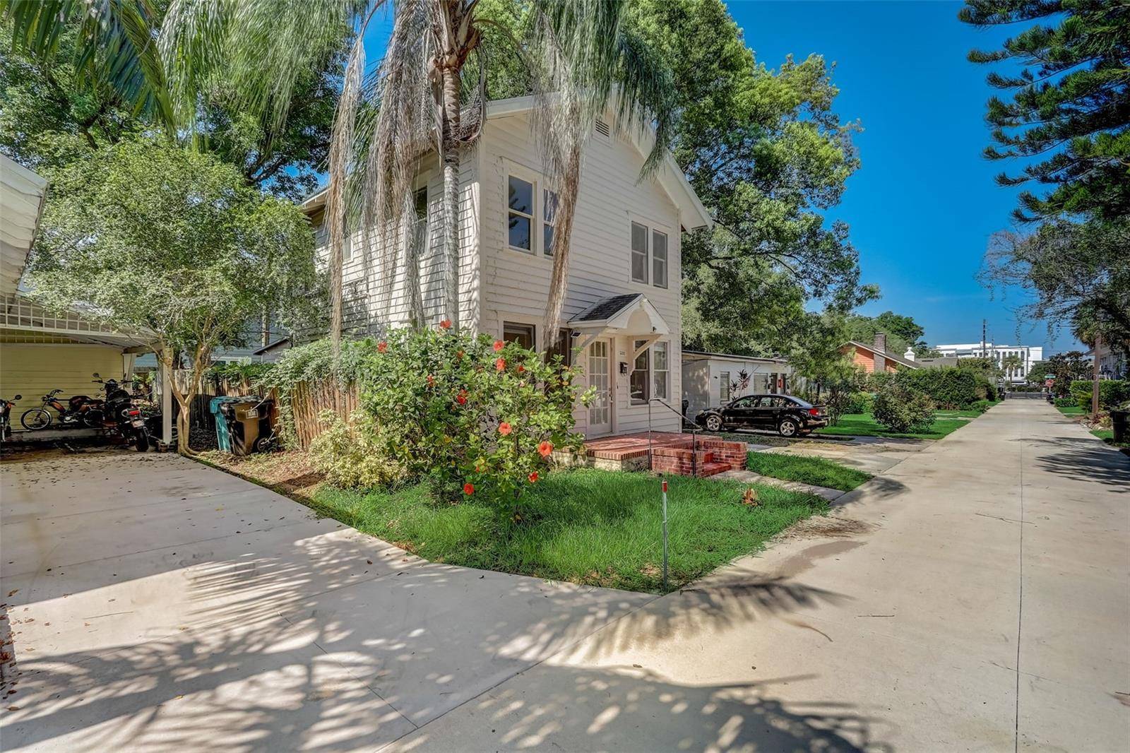 200 & 200 1/2 HIBISCUS CT, Orlando, FL 32801