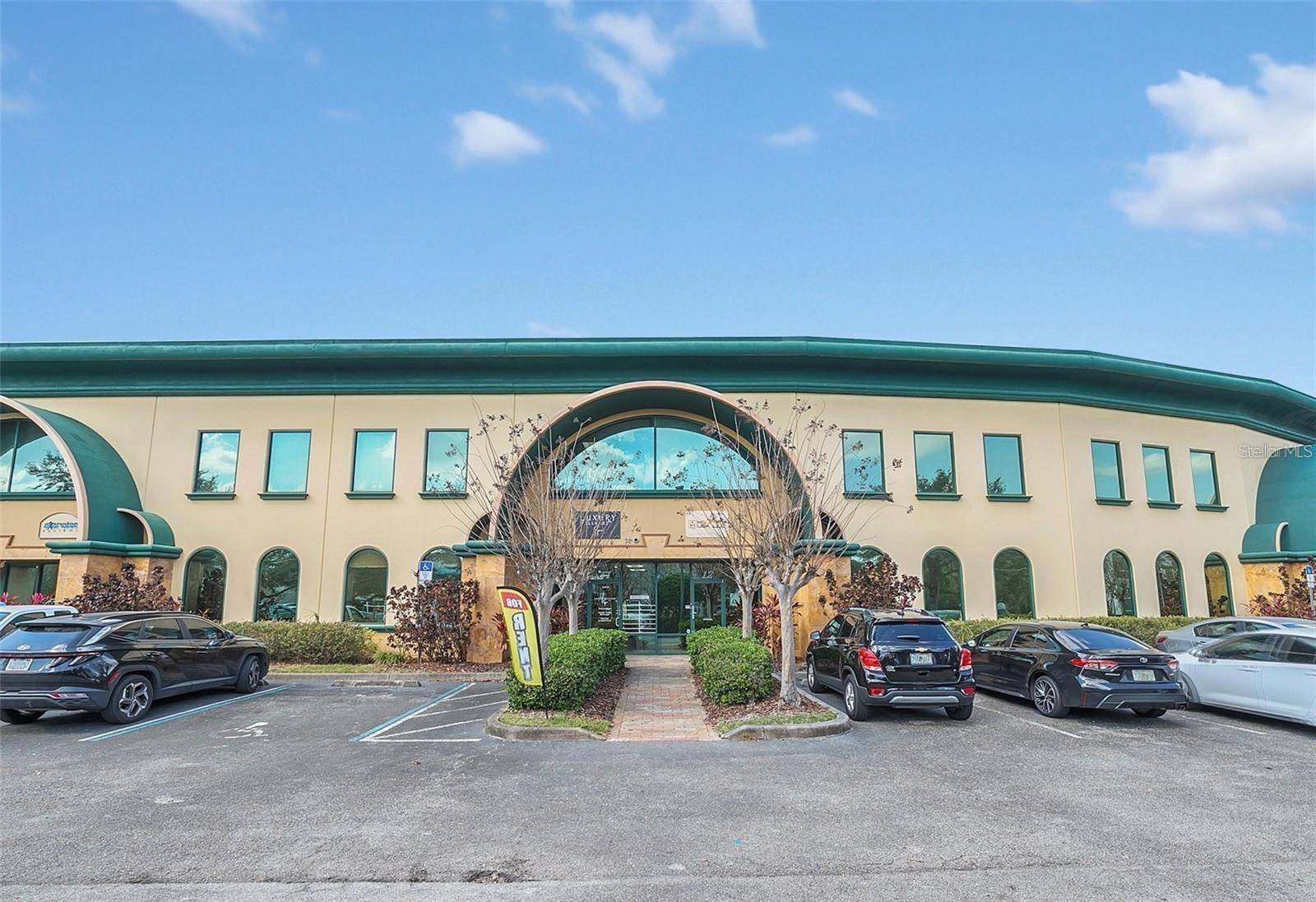 6881 KINGSPOINTE Pkwy #11, Orlando, FL 32819
