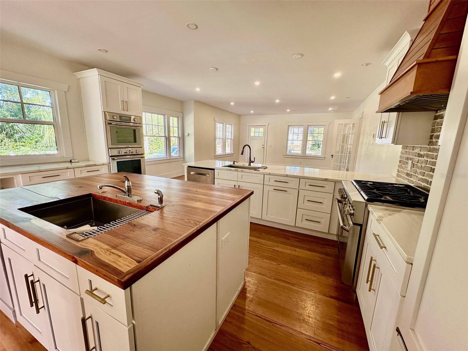 138 W STETSON AVE, Deland, FL 32720
