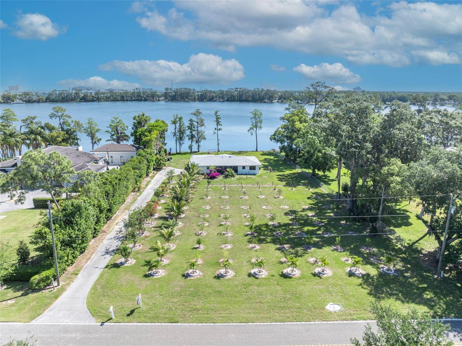 7420 LAKE WILLIS DR, Orlando, FL 32821