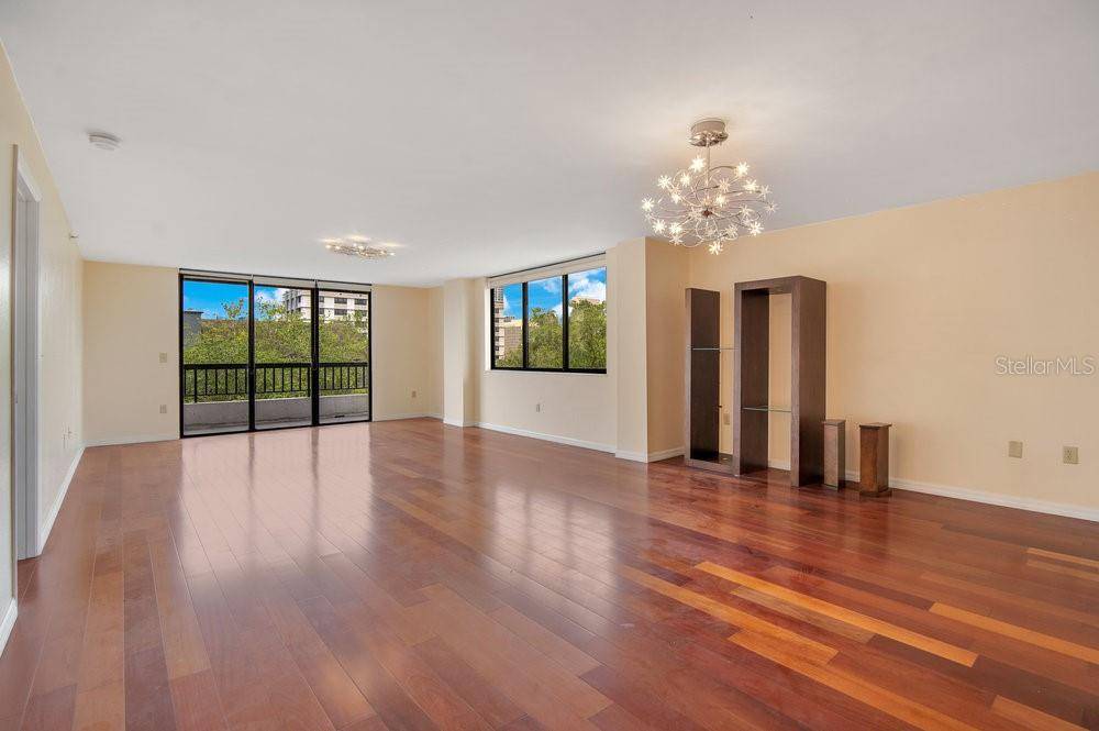 530 E CENTRAL BLVD #406, Orlando, FL 32801