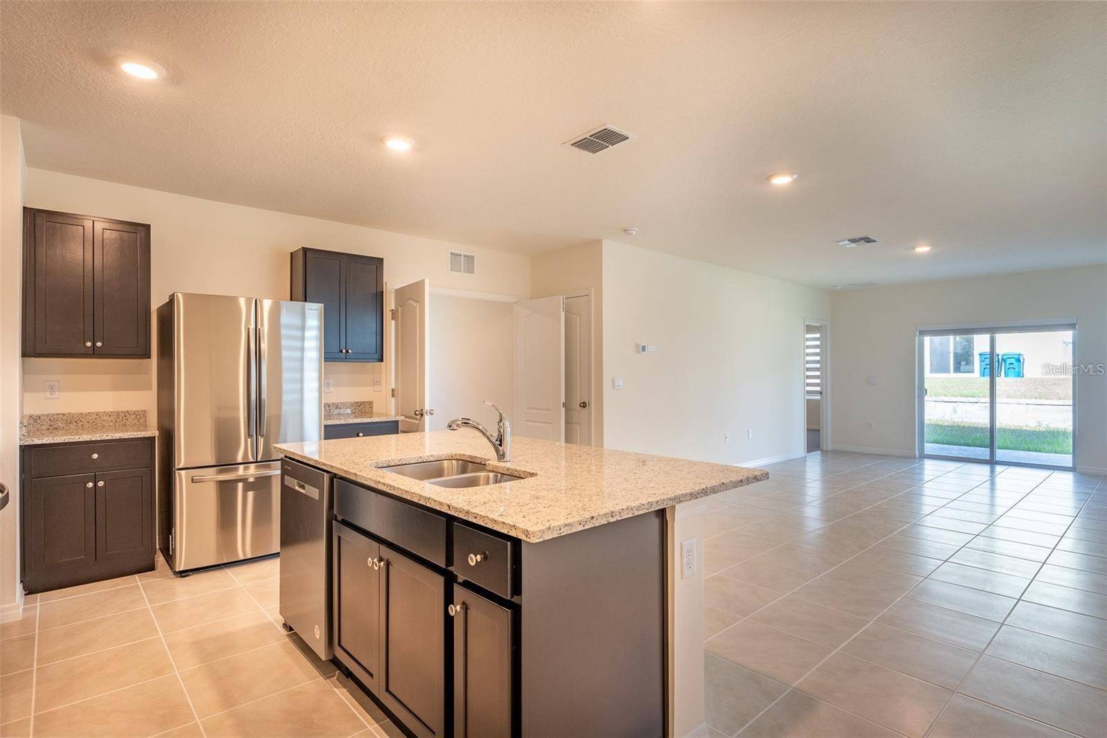 2464 RIBBON FALL AVE, Davenport, FL 33837