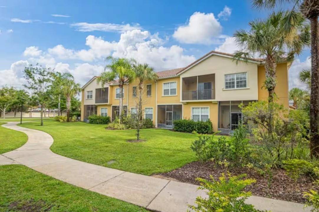 2888 OAKWATER DR #2888, Kissimmee, FL 34747