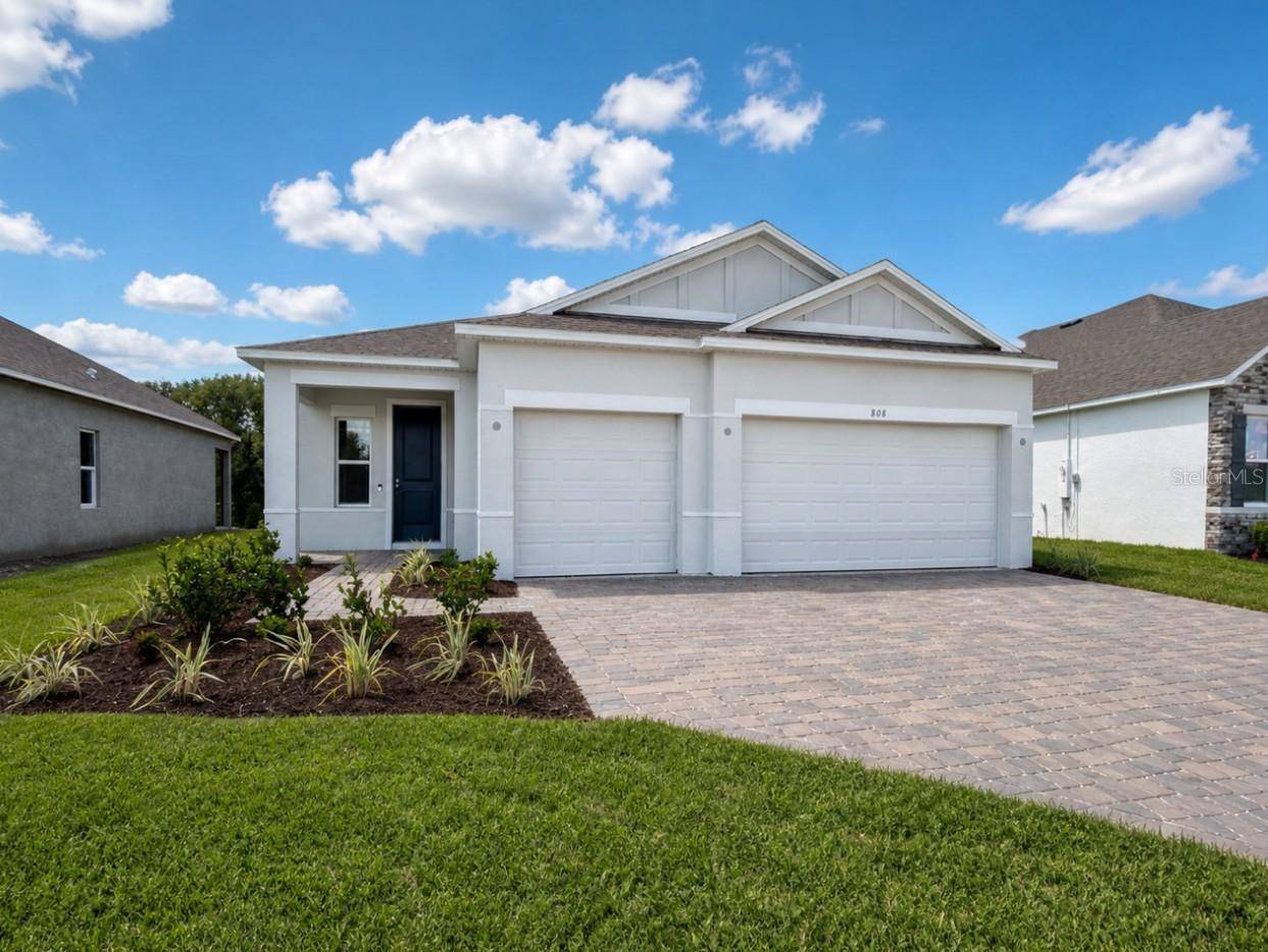 808 SUNSHOWER DR, Lady Lake, FL 32159