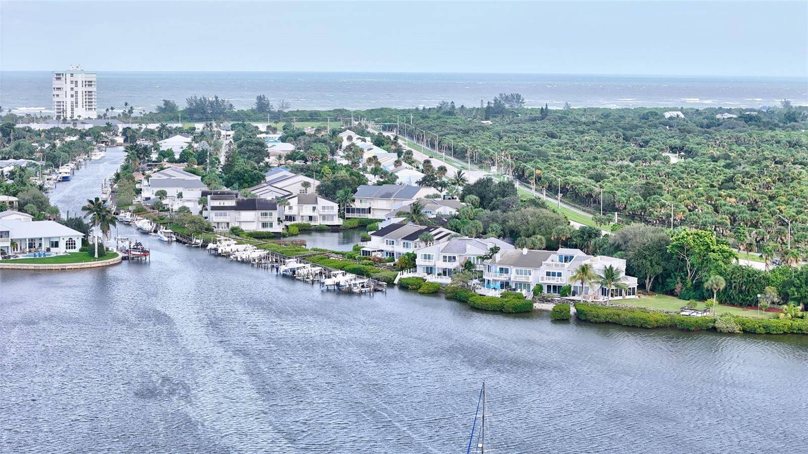 2486 HARBOUR COVE DR, Hutchinson Island, FL 34949