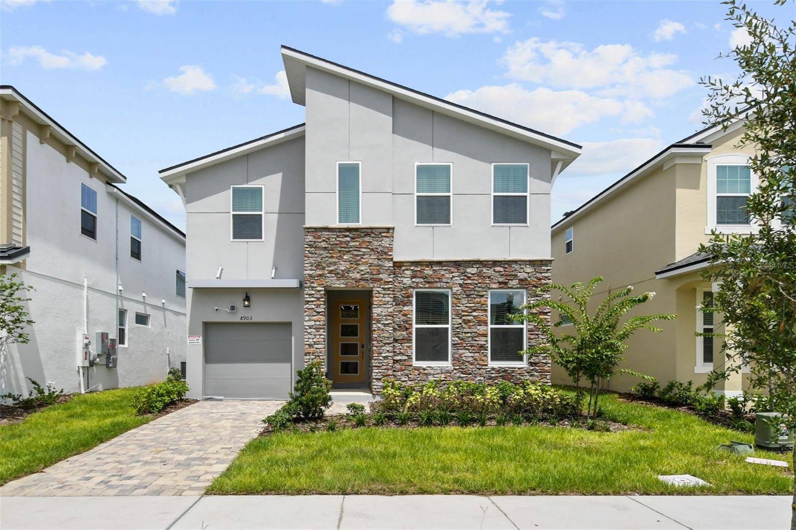 8903 COCONUT BREEZE DR, Kissimmee, FL 34747