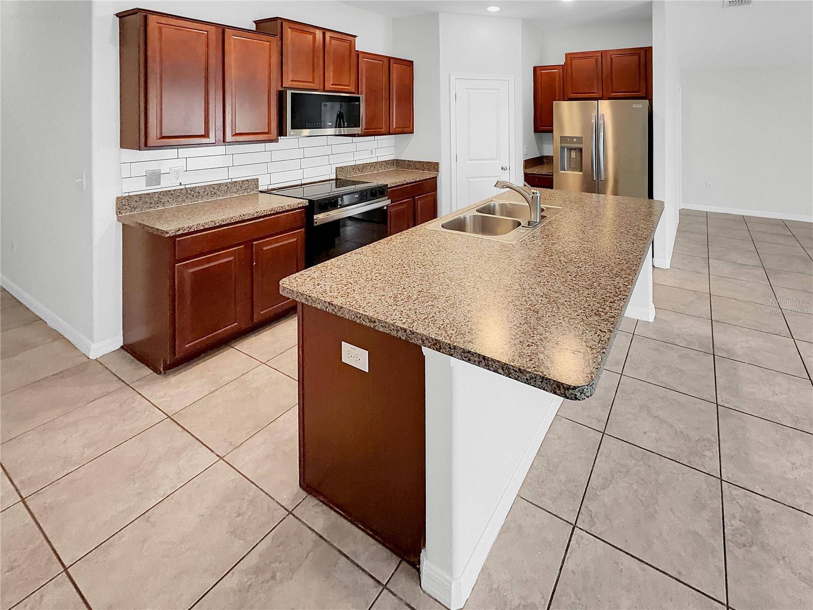 10113 ROSEMARY LEAF LN, Riverview, FL 33578