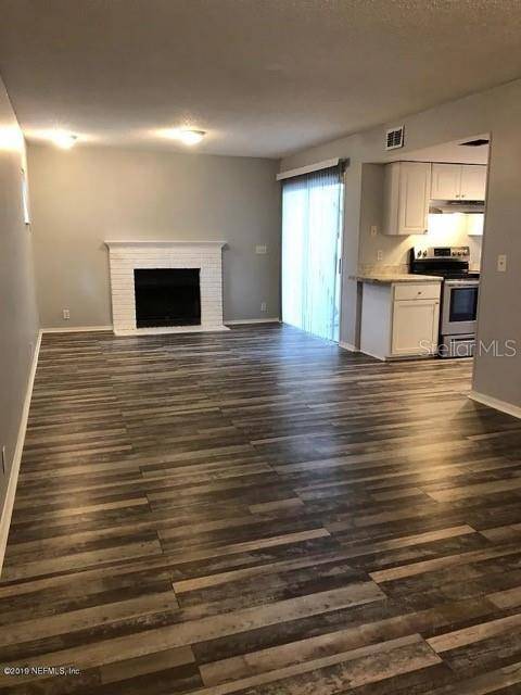 2300 TWELVE OAKS DR #J6, Orange Park, FL 32065