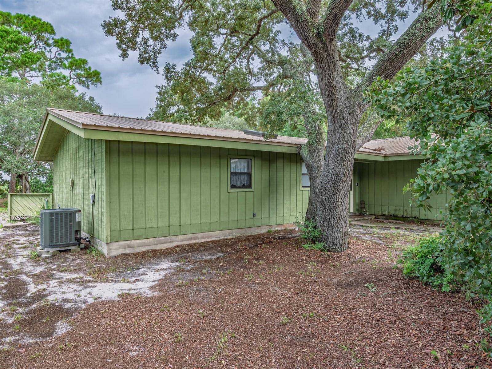17 S BAYSHORE DR, Eastpoint, FL 32328