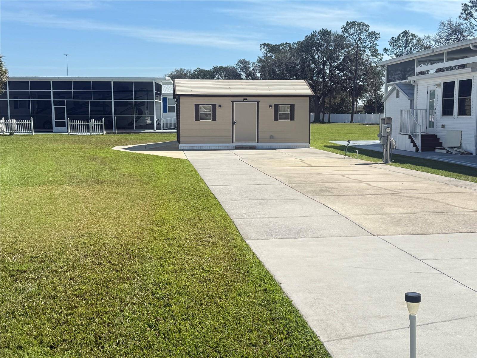 8933 SOUTHSHORE CT, Polk City, FL 33868