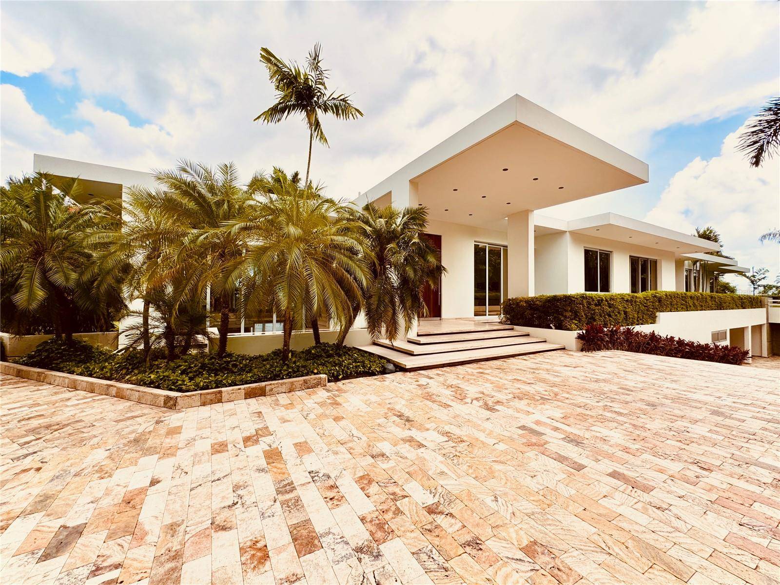 URB. LA LOMITA CALLE VISTA LINDA, Guaynabo, PR 00969