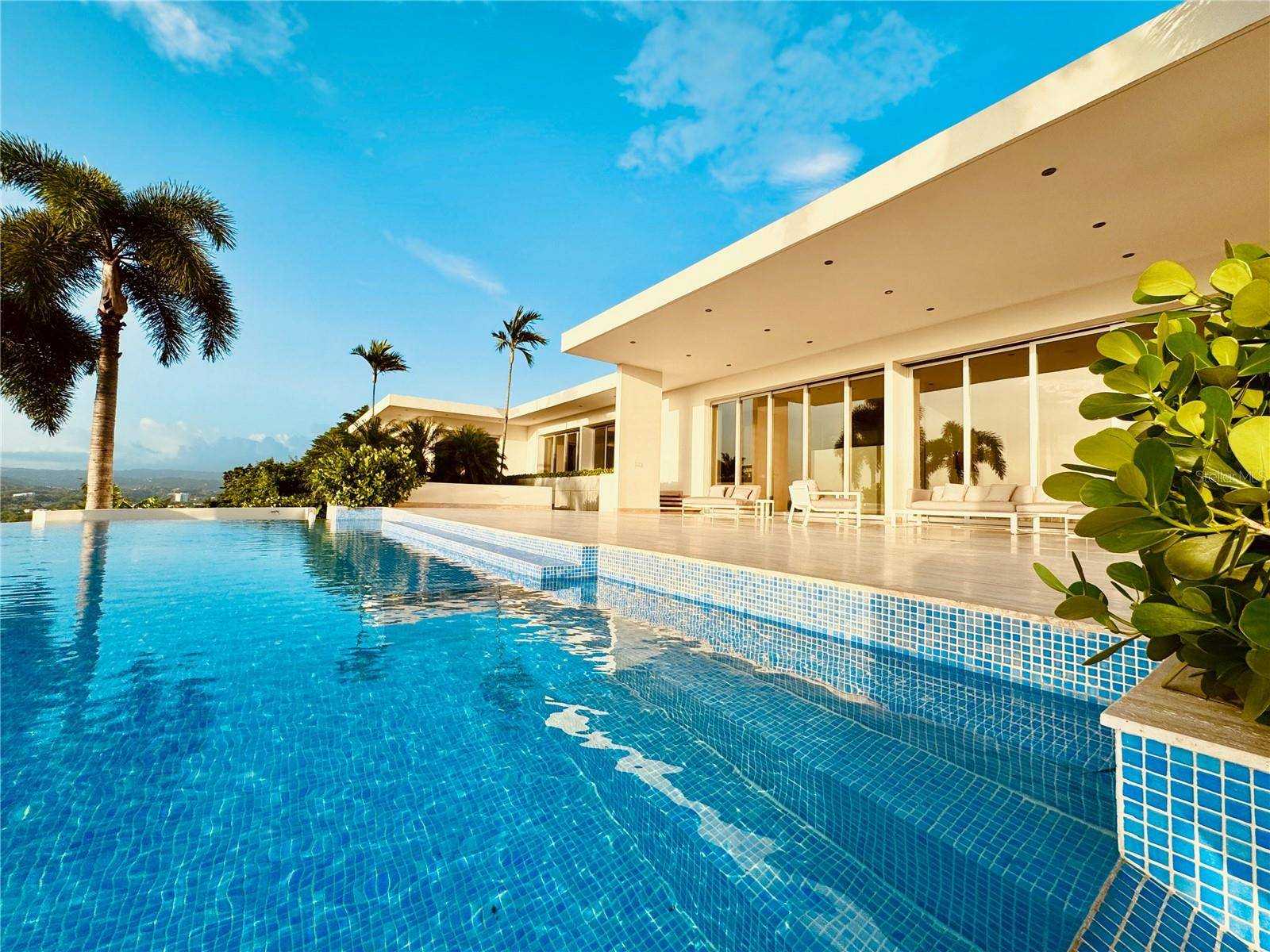 URB. LA LOMITA CALLE VISTA LINDA, Guaynabo, PR 00969
