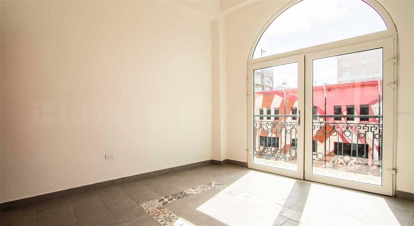 319 RECINTO SUR ST #6, San Juan, PR 00901