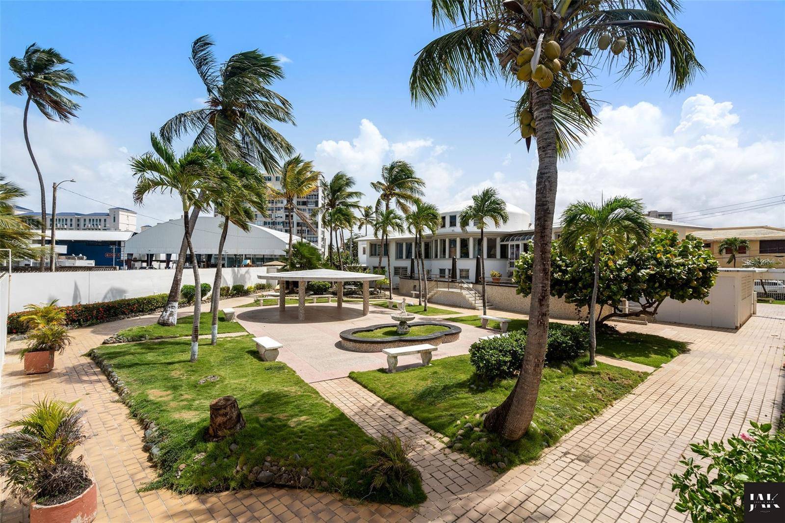 20 AMAPOLA ST, Carolina, PR 00979