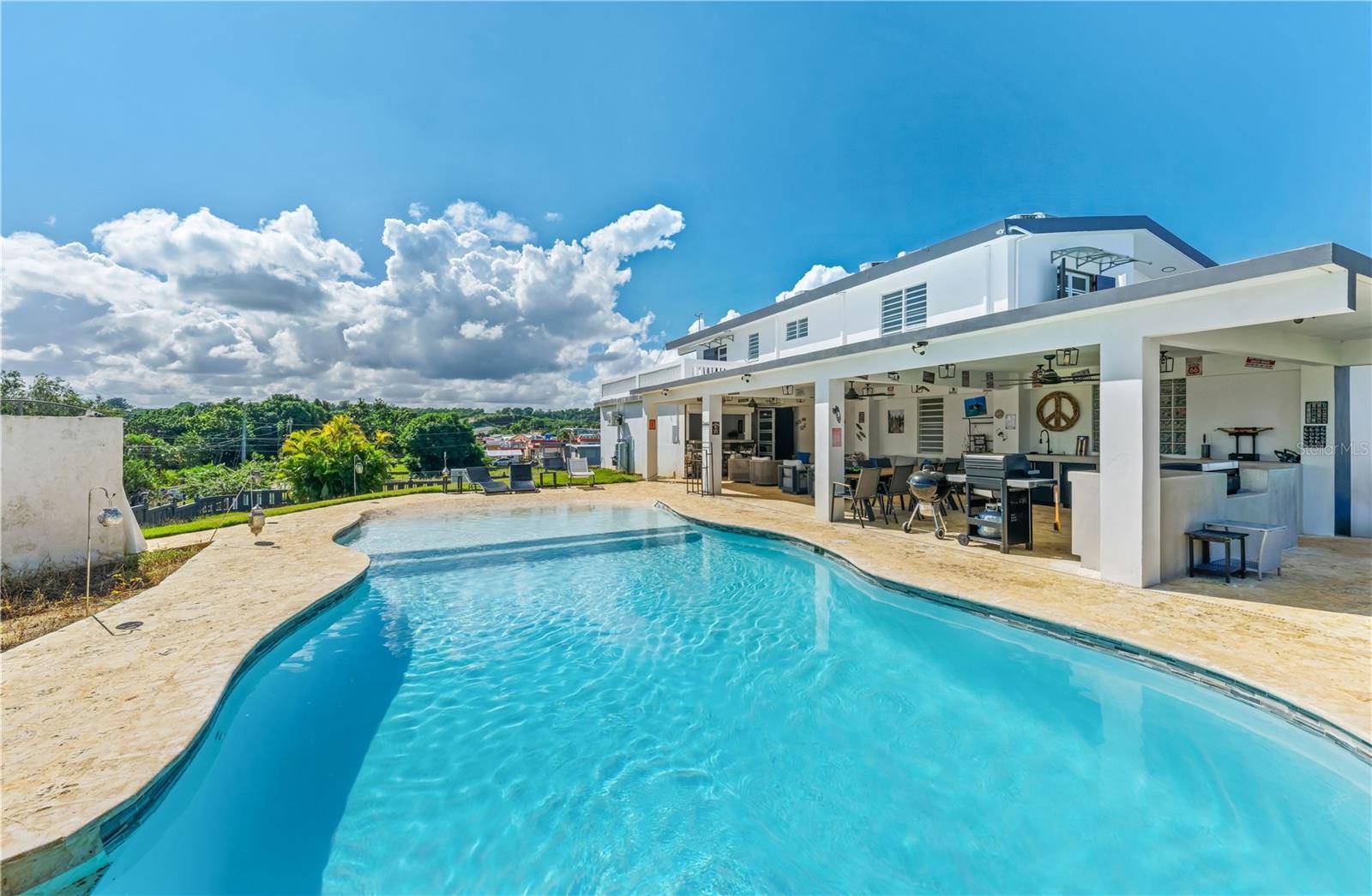 1 PINAR DEL MAR ST, Camuy, PR 00627