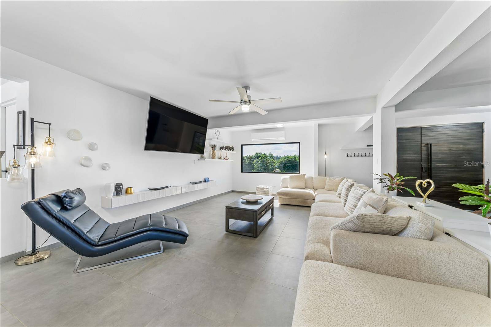 1 PINAR DEL MAR ST, Camuy, PR 00627
