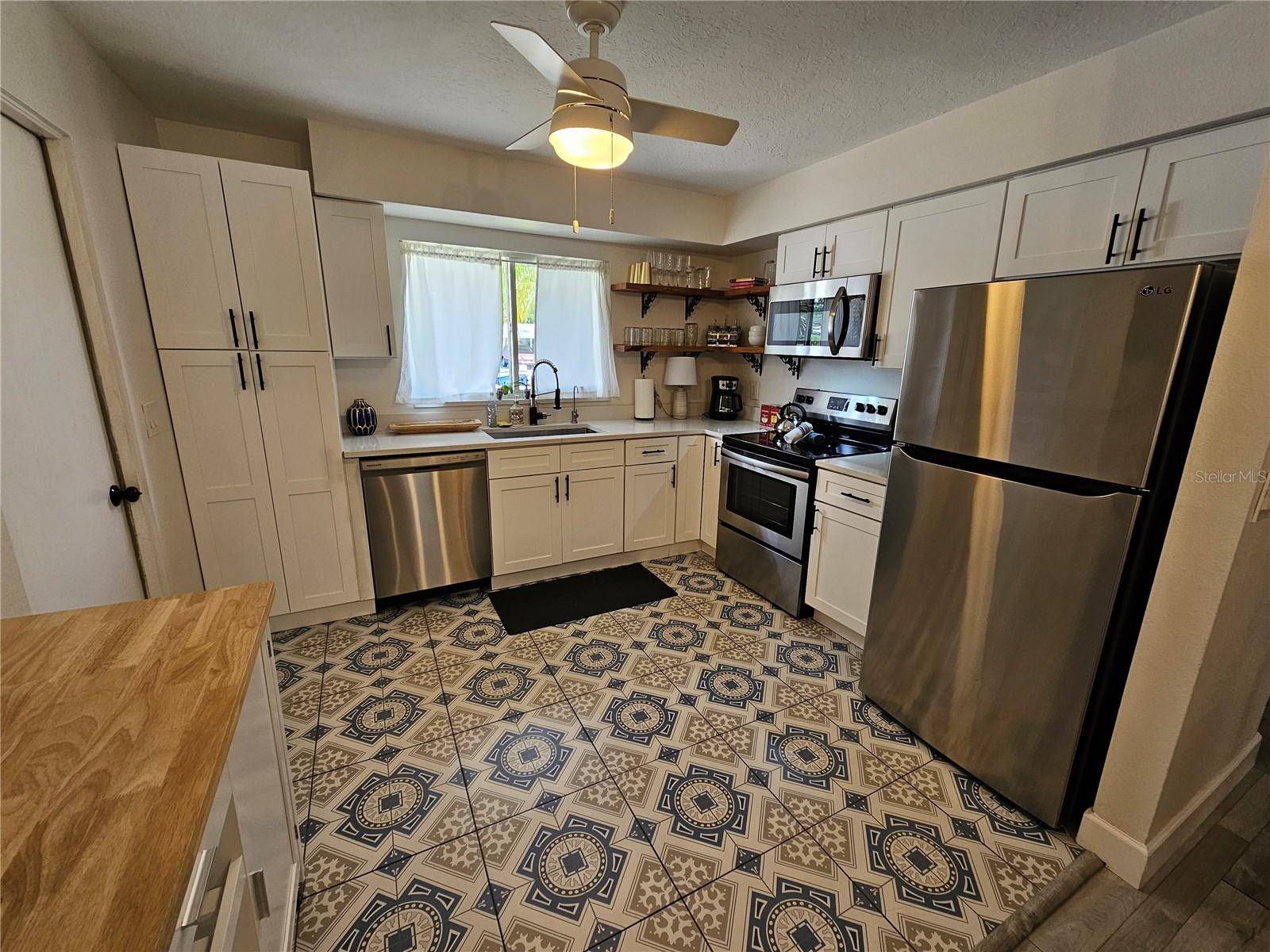 6442 COLONIAL DR, Sarasota, FL 34231