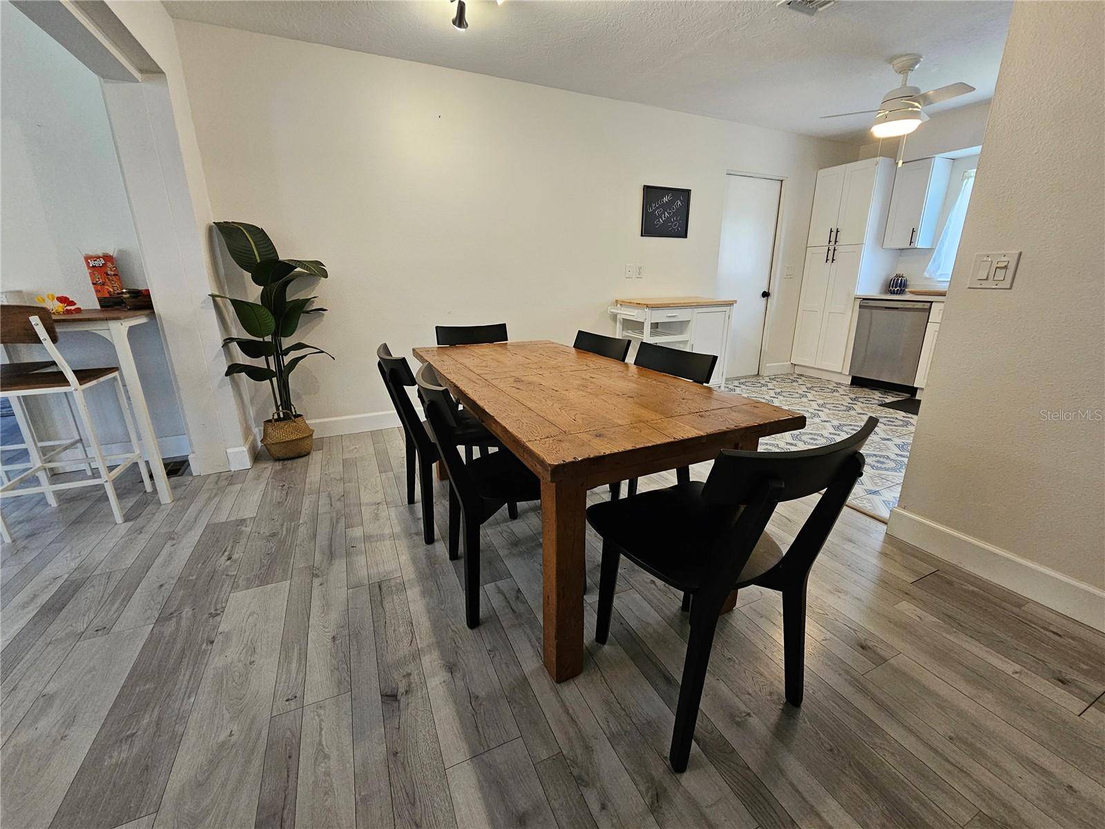 6442 COLONIAL DR, Sarasota, FL 34231