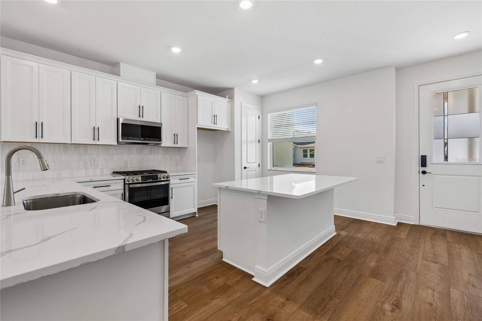 8215 SEAFLOWER Pkwy, Bradenton, FL 34210