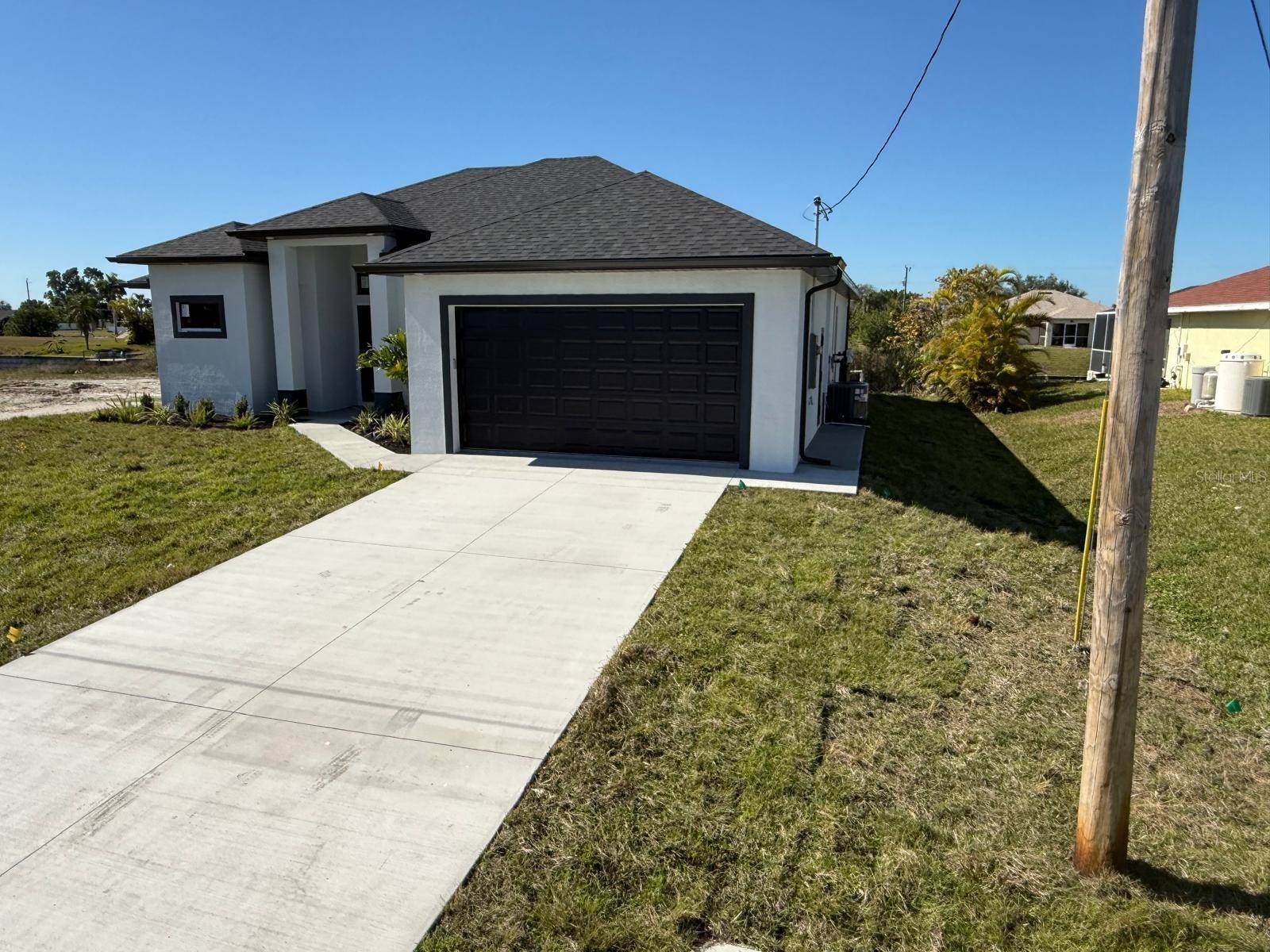 1320 NE 14TH AVE, Cape Coral, FL 33909