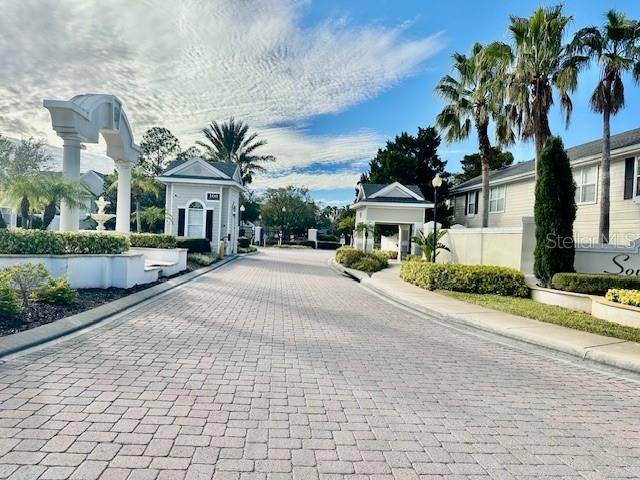 330 SOUTHERN PECAN CIR #208, Winter Garden, FL 34787