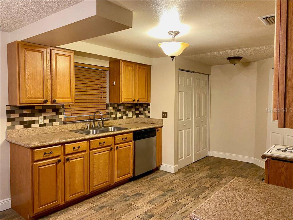 2718 MIDTIMES DR, Tampa, FL 33618
