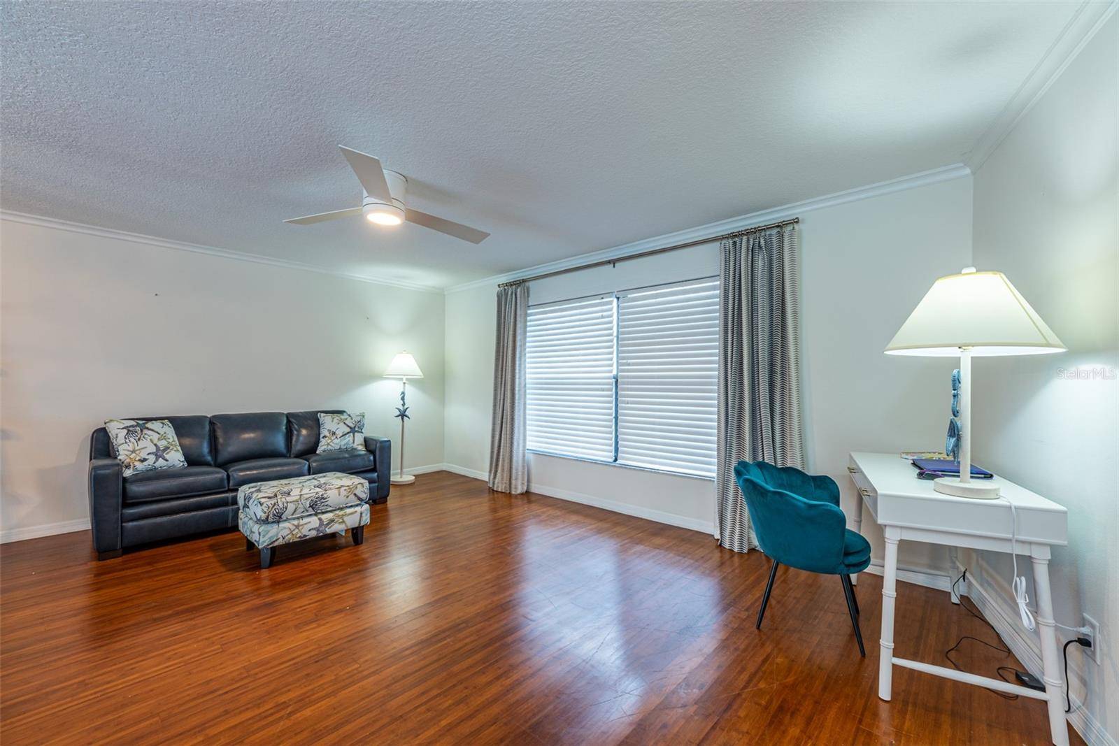 910 CHIPAWAY DR, Apollo Beach, FL 33572