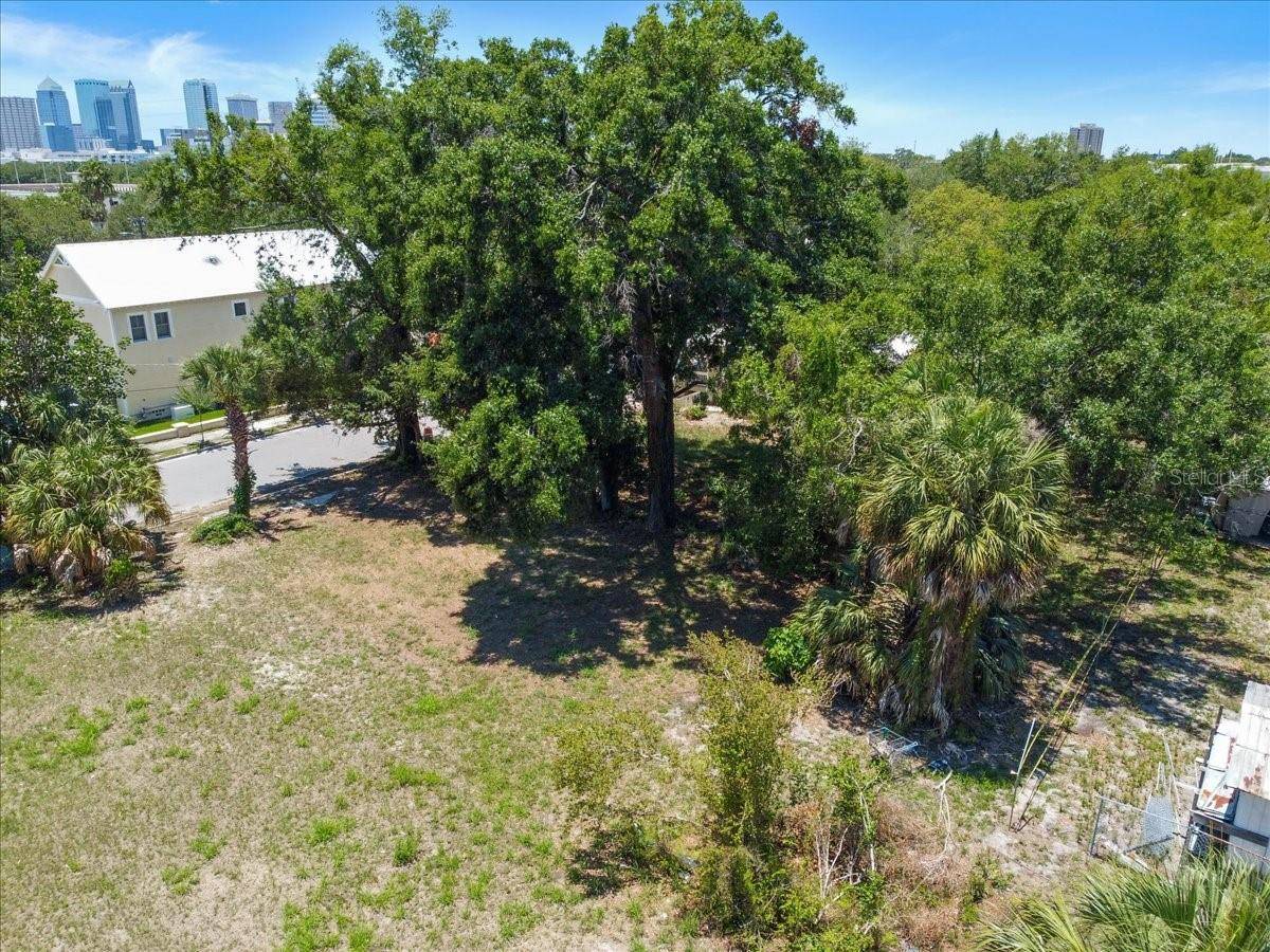 940 E 11TH AVE, Tampa, FL 33605