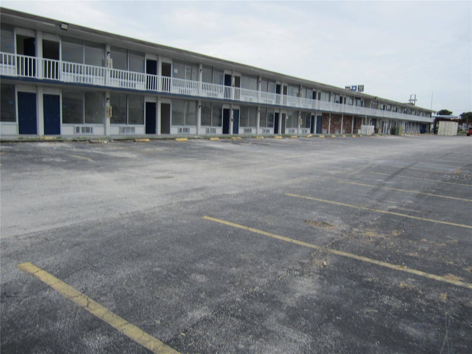4011 E COLUMBUS DR, Tampa, FL 33605