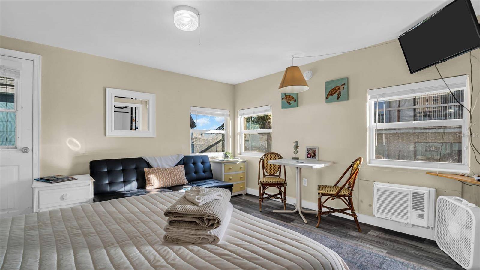 483 E SHORE DR #D3, Clearwater Beach, FL 33767