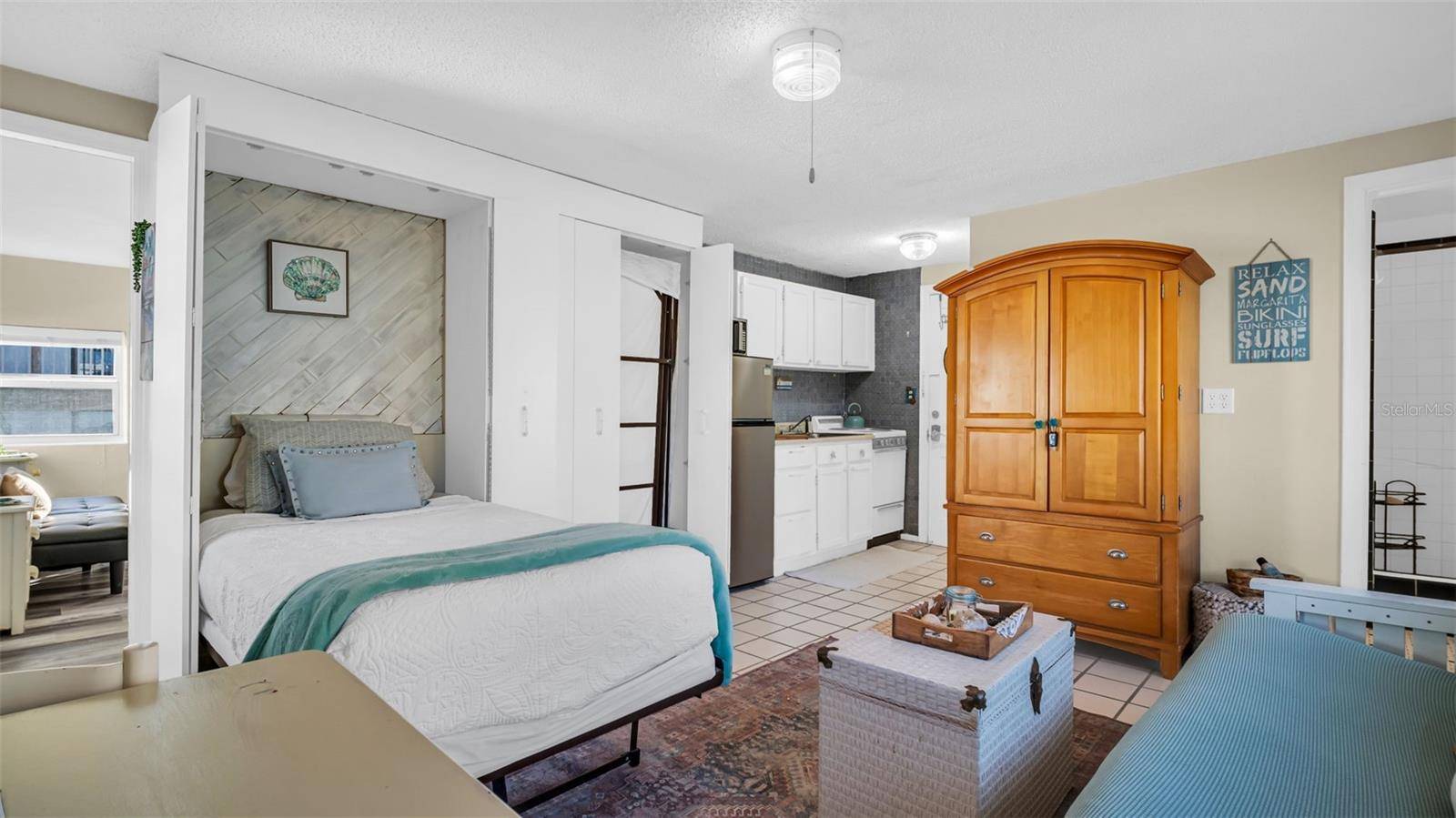 483 E SHORE DR #D4, Clearwater Beach, FL 33767
