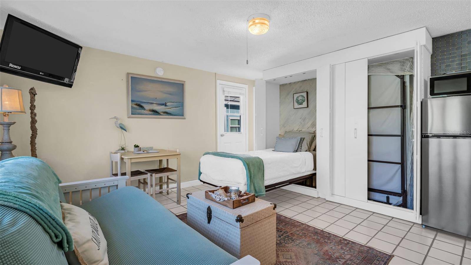 483 E SHORE DR #D4, Clearwater Beach, FL 33767