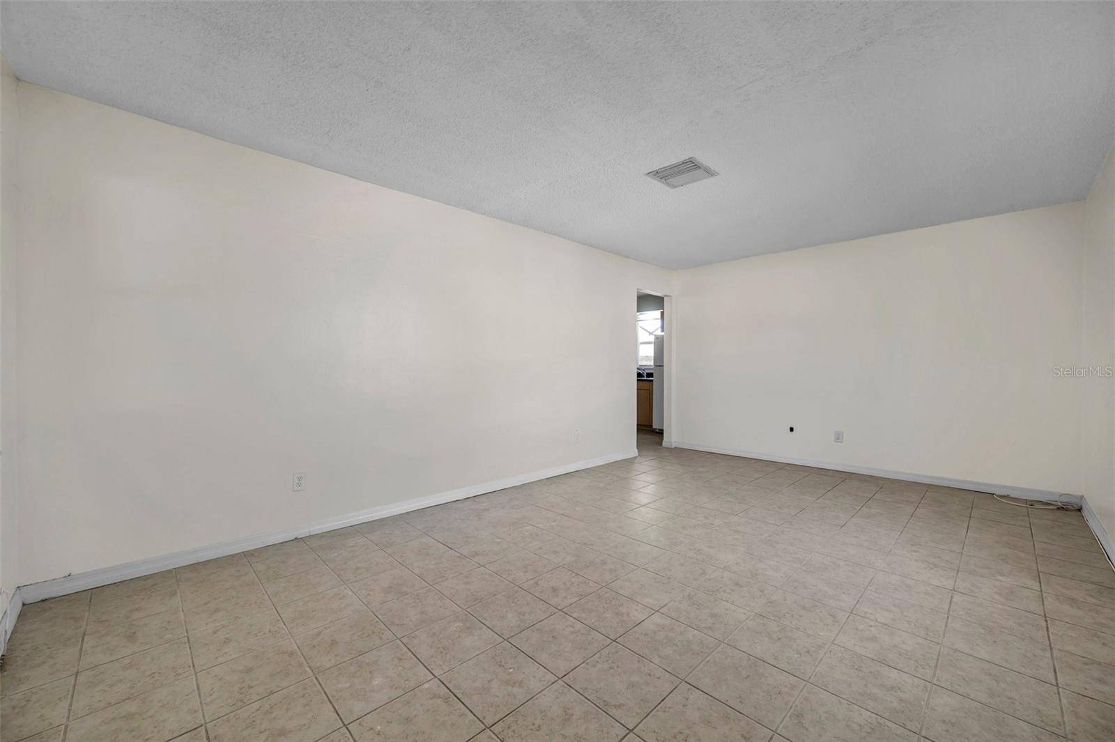 1005 LAKE PALMS DR, Largo, FL 33771