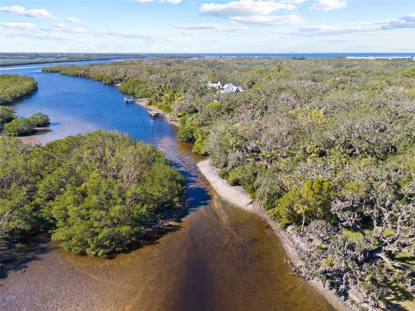 2312 W SHELL POINT RD, Ruskin, FL 33570