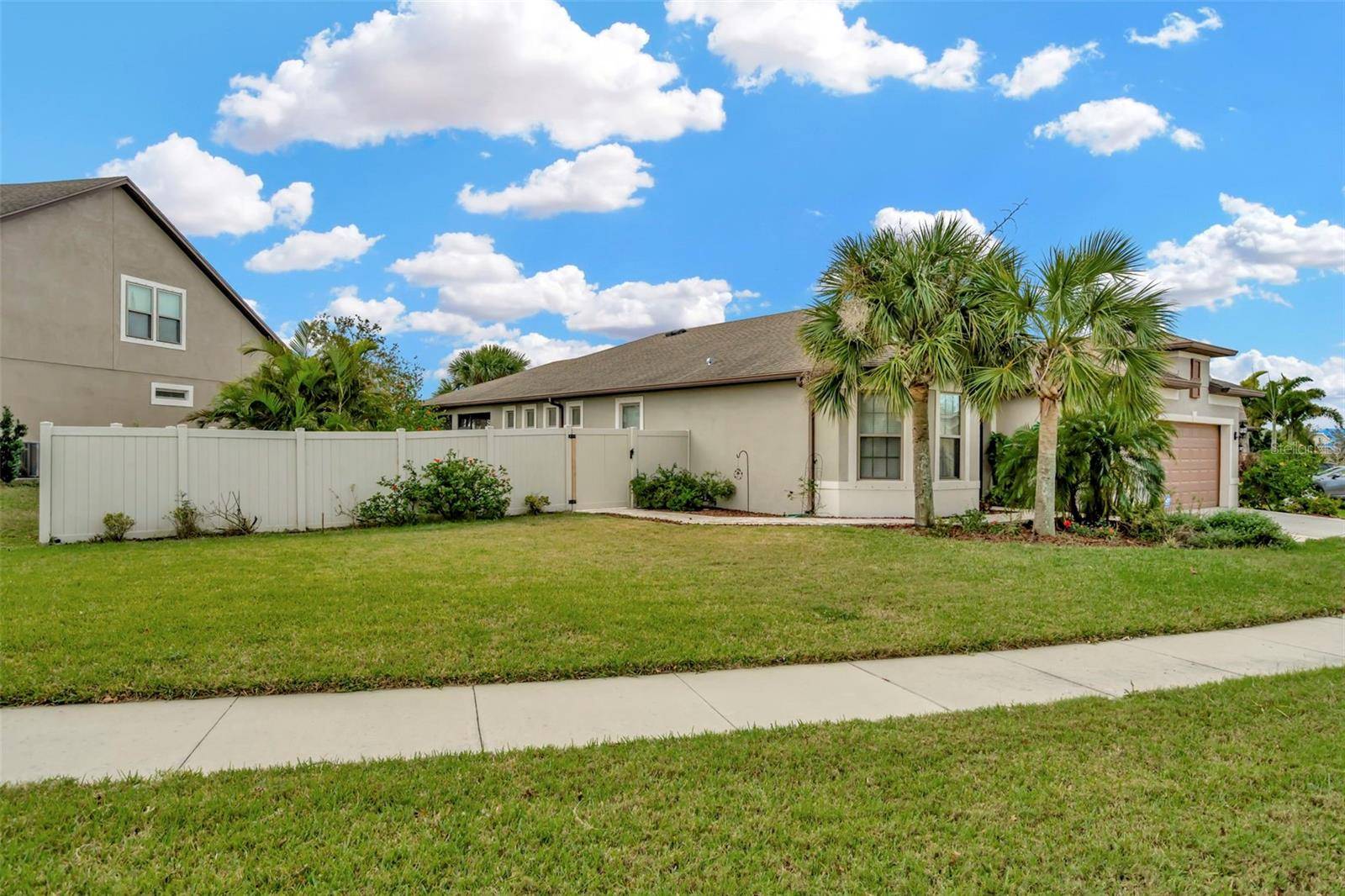 16340 TREASURE POINT DR, Wimauma, FL 33598