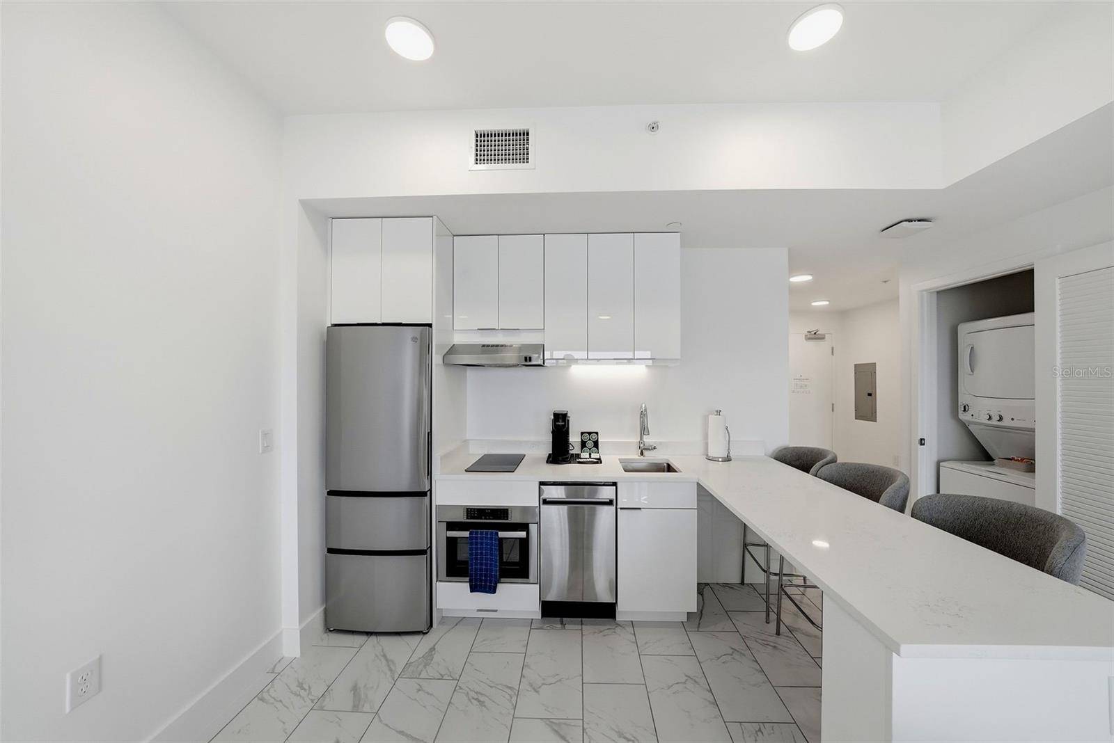 411 E SHORE DR #206, Clearwater Beach, FL 33767
