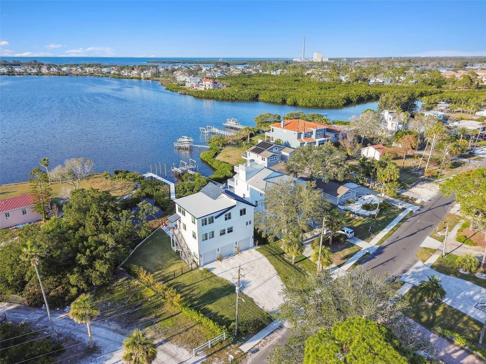 1640 SEA BREEZE DR, Tarpon Springs, FL 34689
