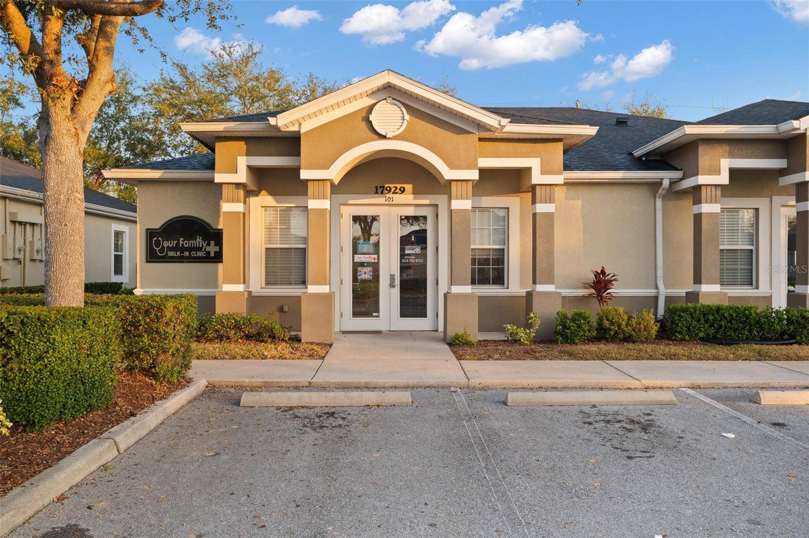 17929 HUNTING BOW CIR #101 & 102, Lutz, FL 33558