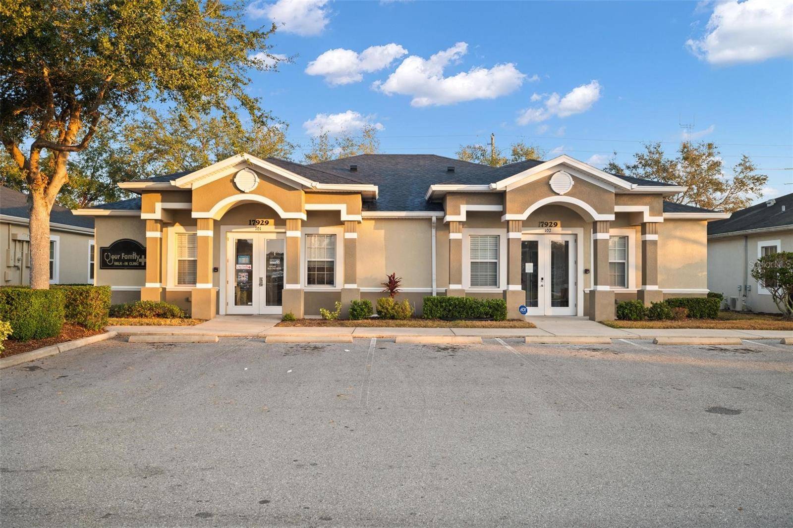 17929 HUNTING BOW CIR #101 & 102, Lutz, FL 33558