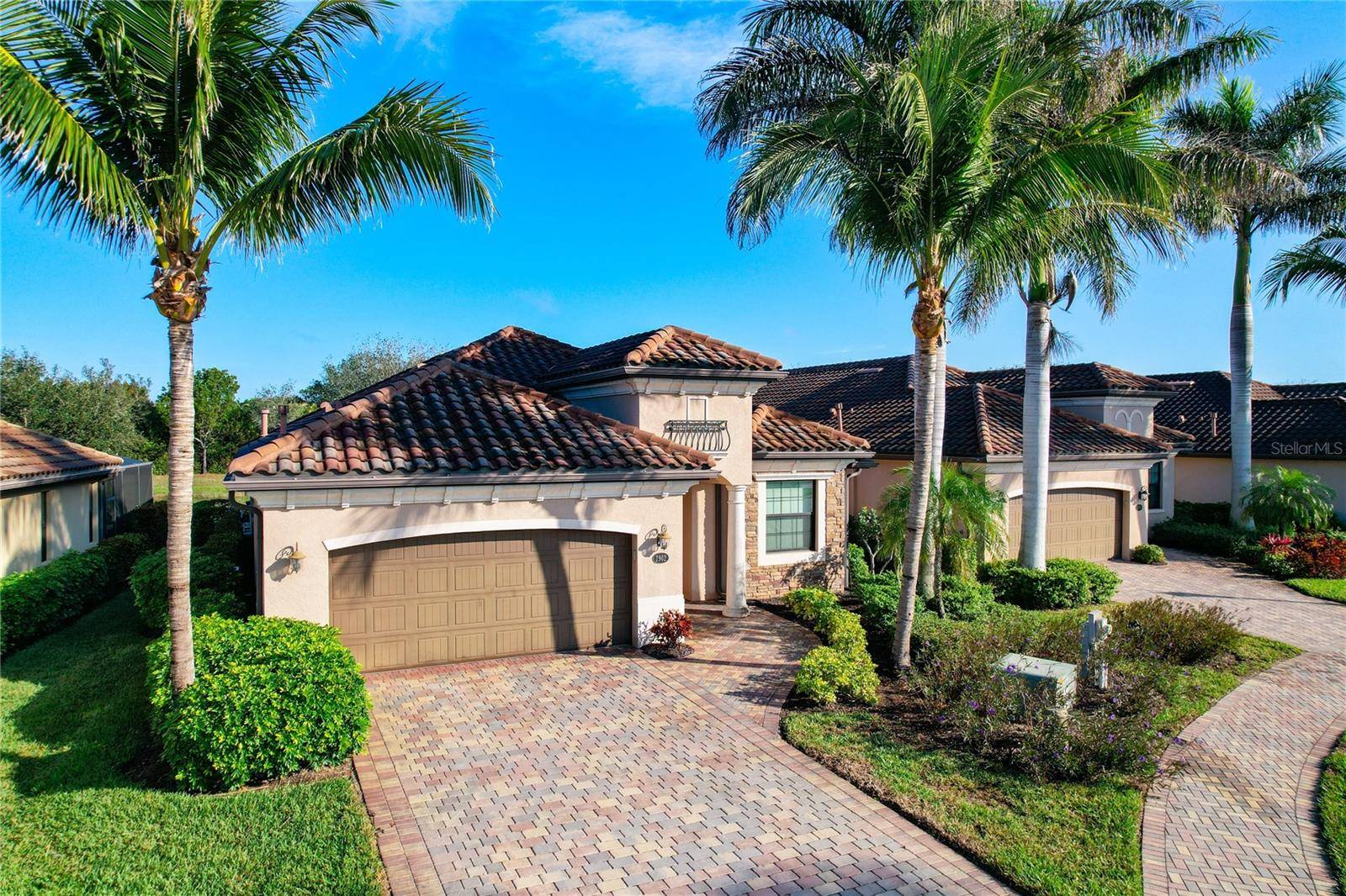 2902 AVIAMAR CIR, Naples, FL 34114