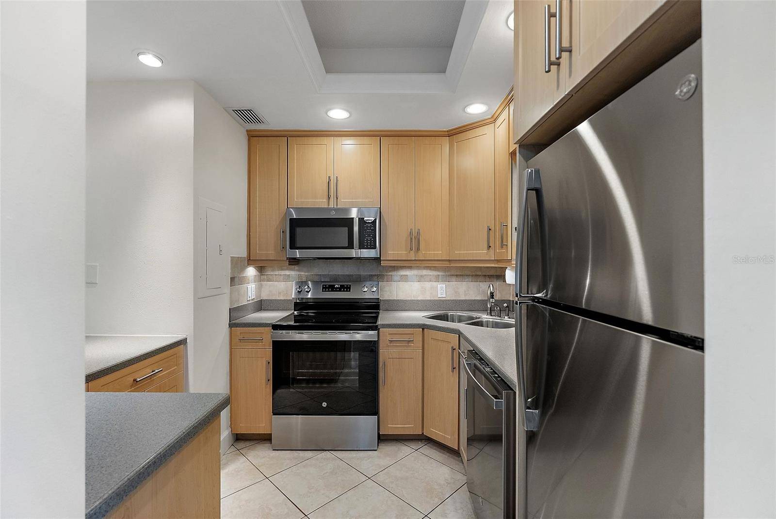 1200 N SHORE DR NE #102, St Petersburg, FL 33701