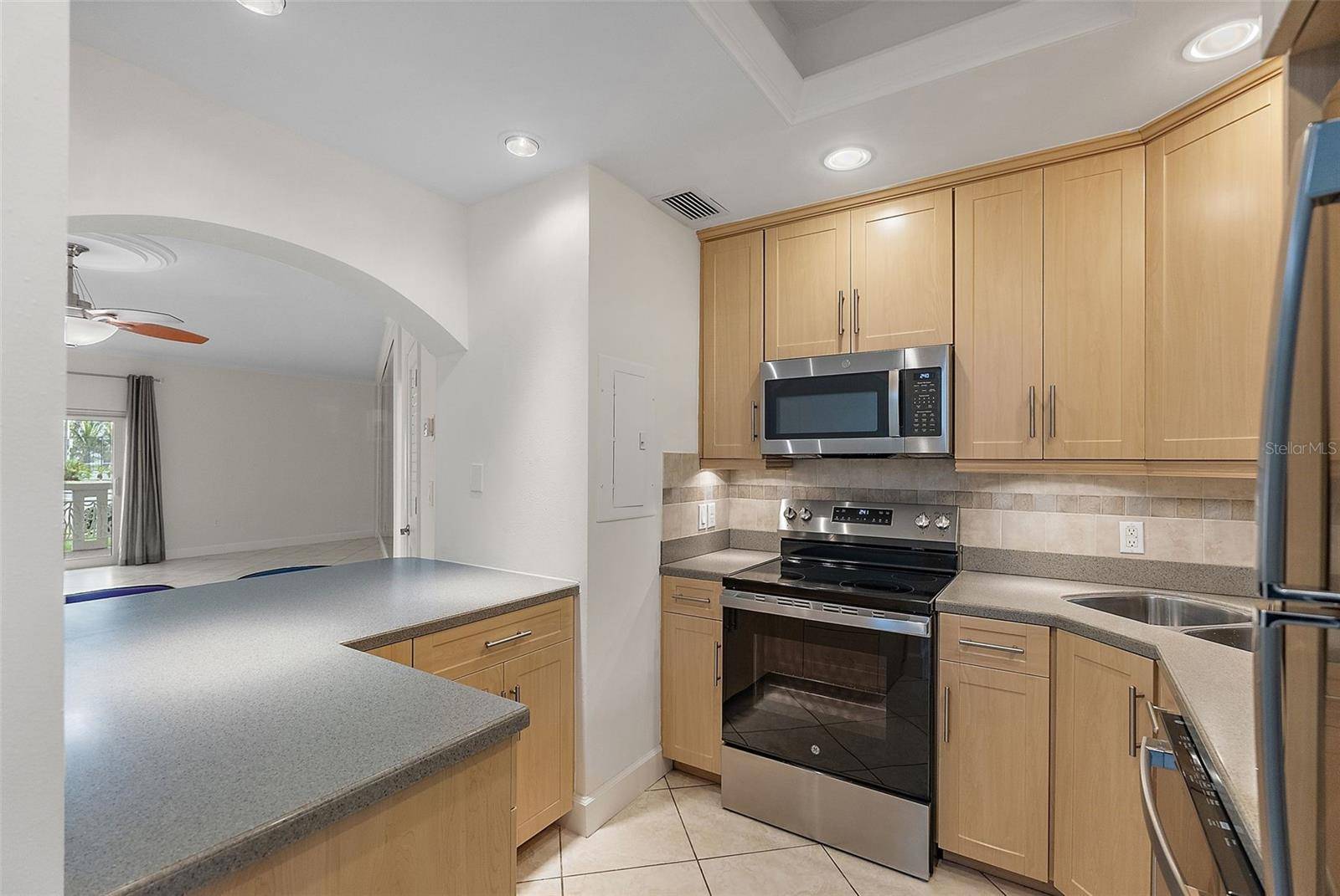 1200 N SHORE DR NE #102, St Petersburg, FL 33701
