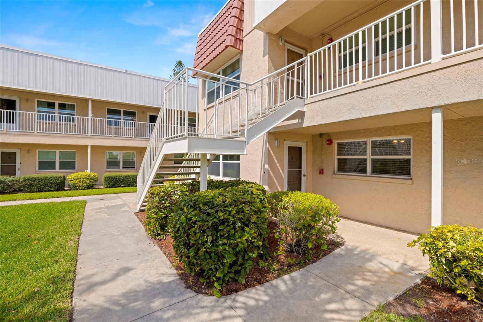 10038 62ND TER N #1, St Petersburg, FL 33708
