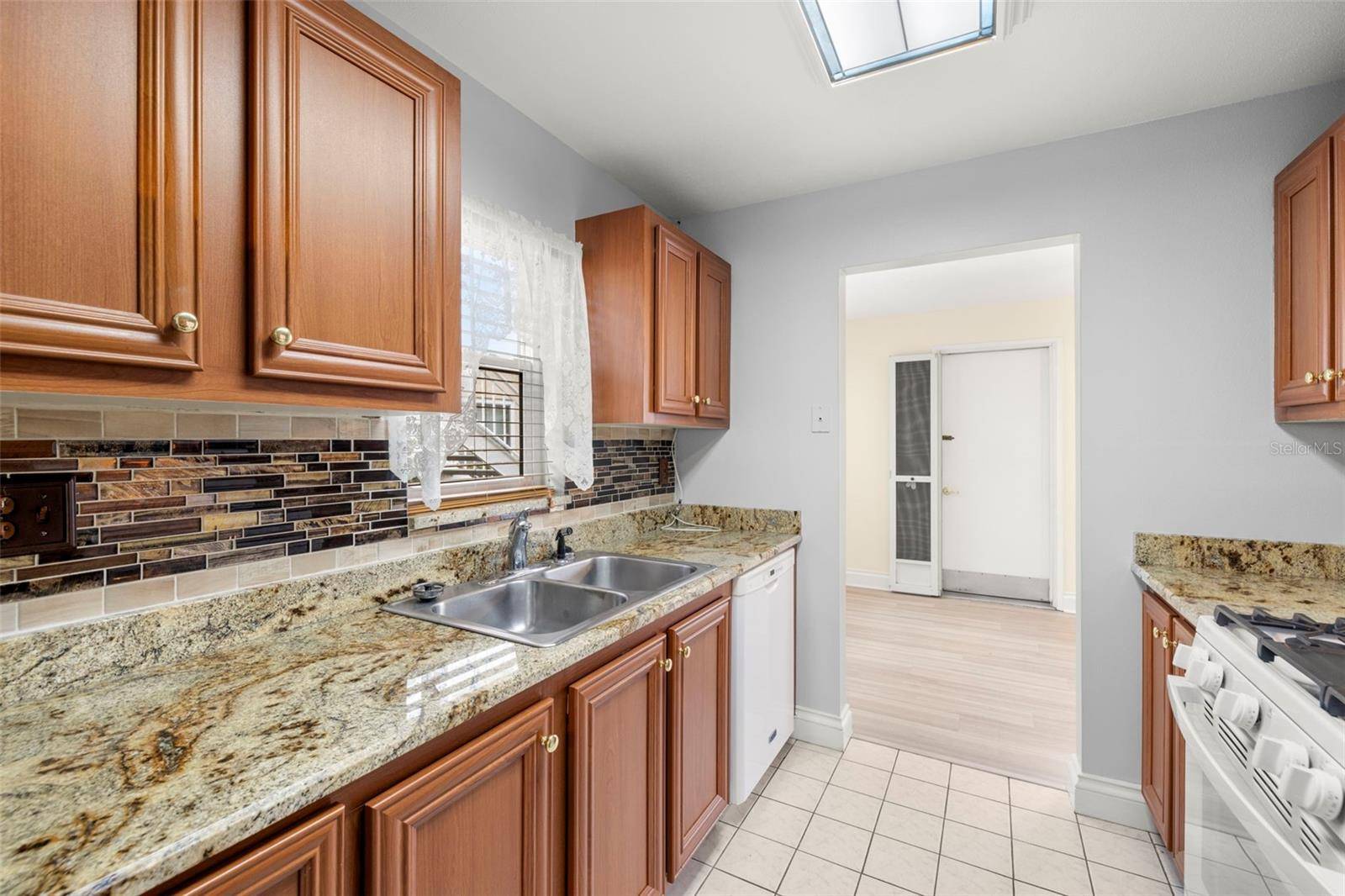 10038 62ND TER N #1, St Petersburg, FL 33708