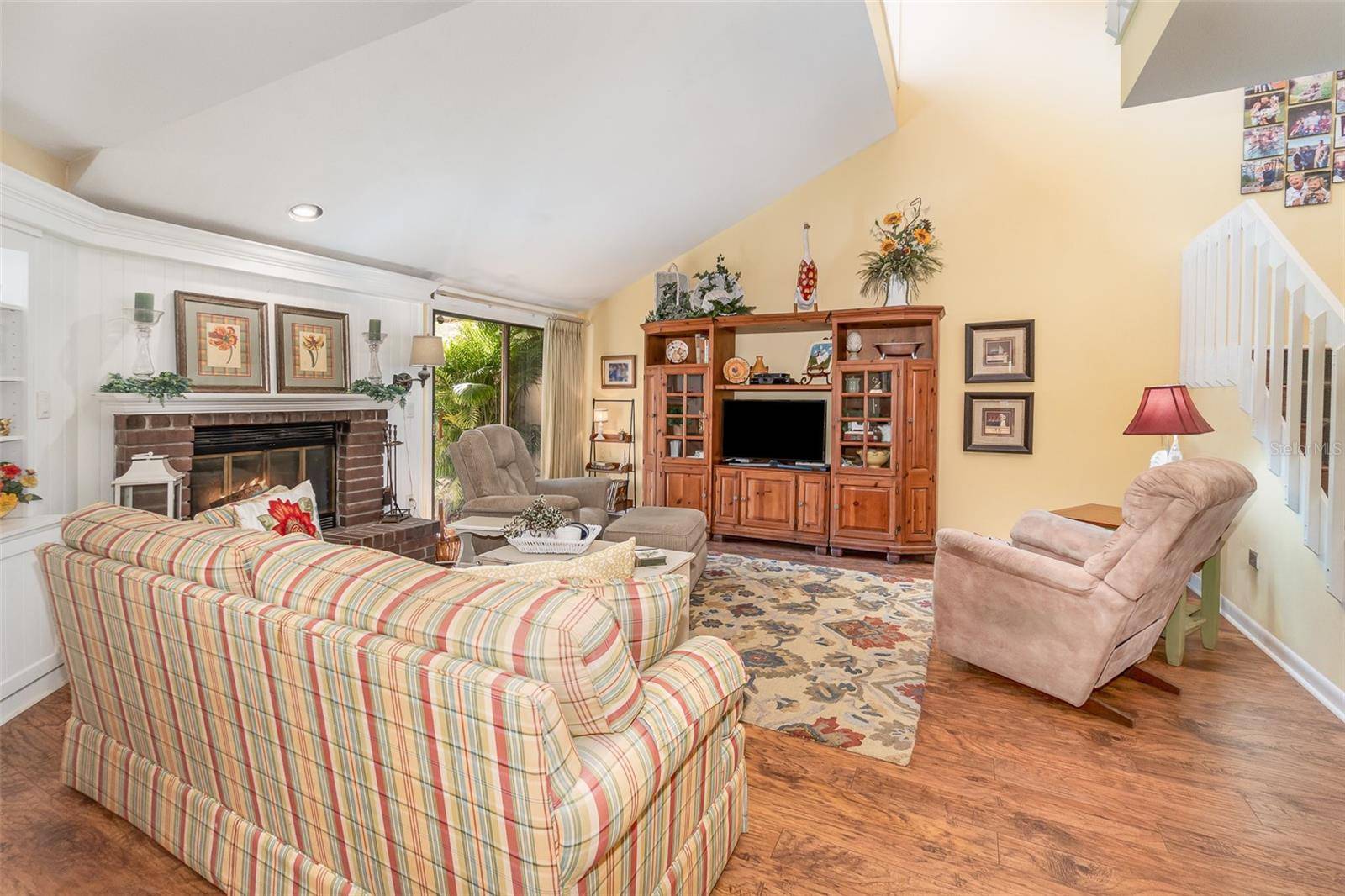 702 CLUSTERWOOD DR, Yalaha, FL 34797