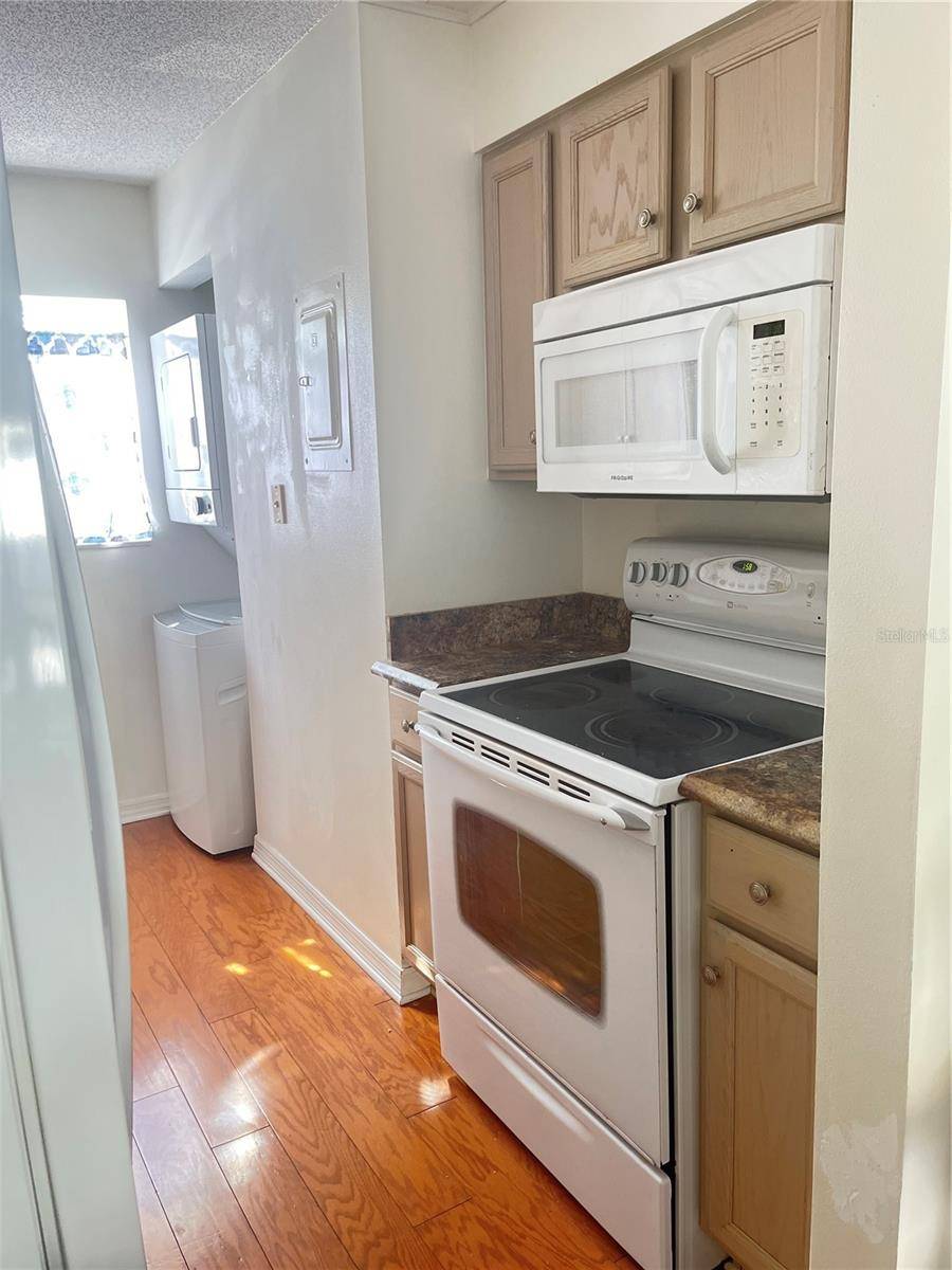 689 LAKE HOWARD DR NW #1E, Winter Haven, FL 33880