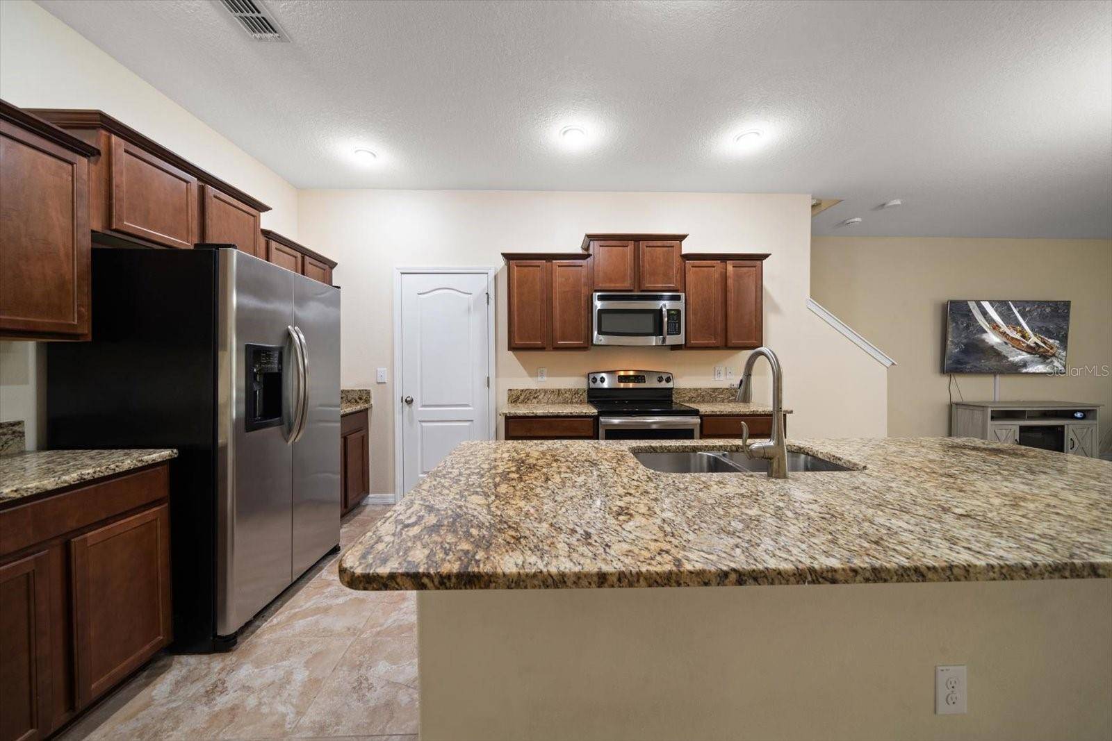 2011 HAWKS VIEW DR, Ruskin, FL 33570