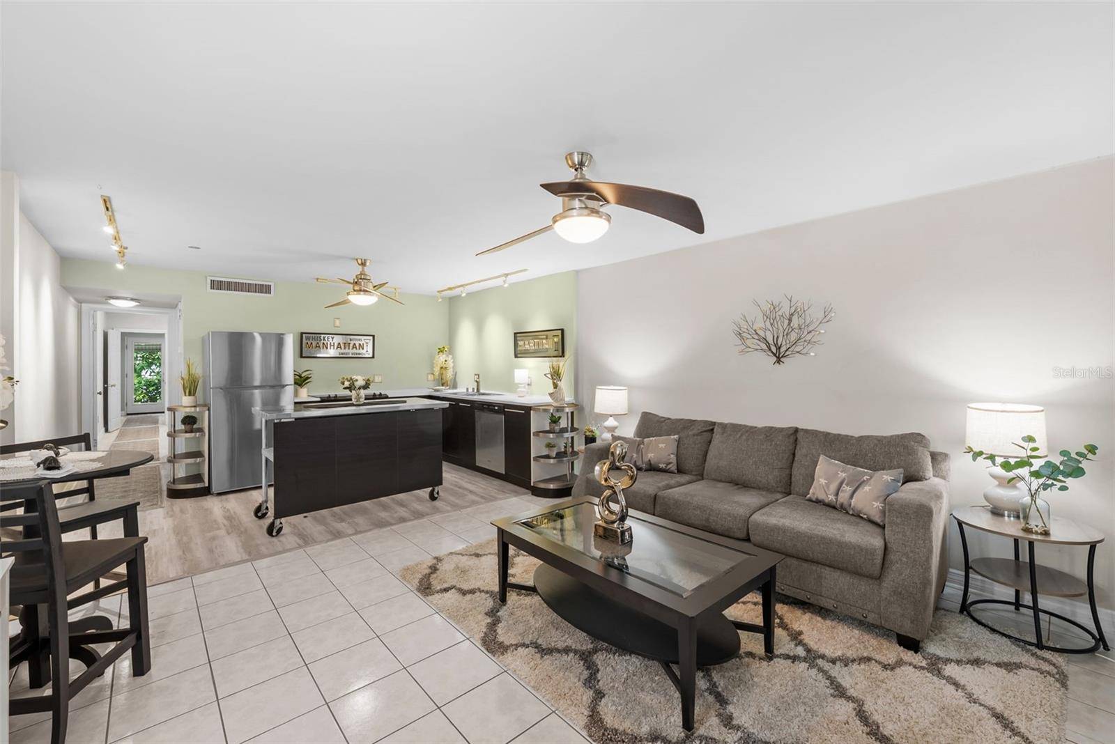 426 32ND AVE N #102E, St Petersburg, FL 33704